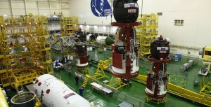 РКК Энергия. Космический корабль «Союз МС-10» состыкован с переходным отсеком