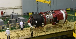 РКК Энергия. Космический корабль «Союз МС-10» состыкован с переходным отсеком