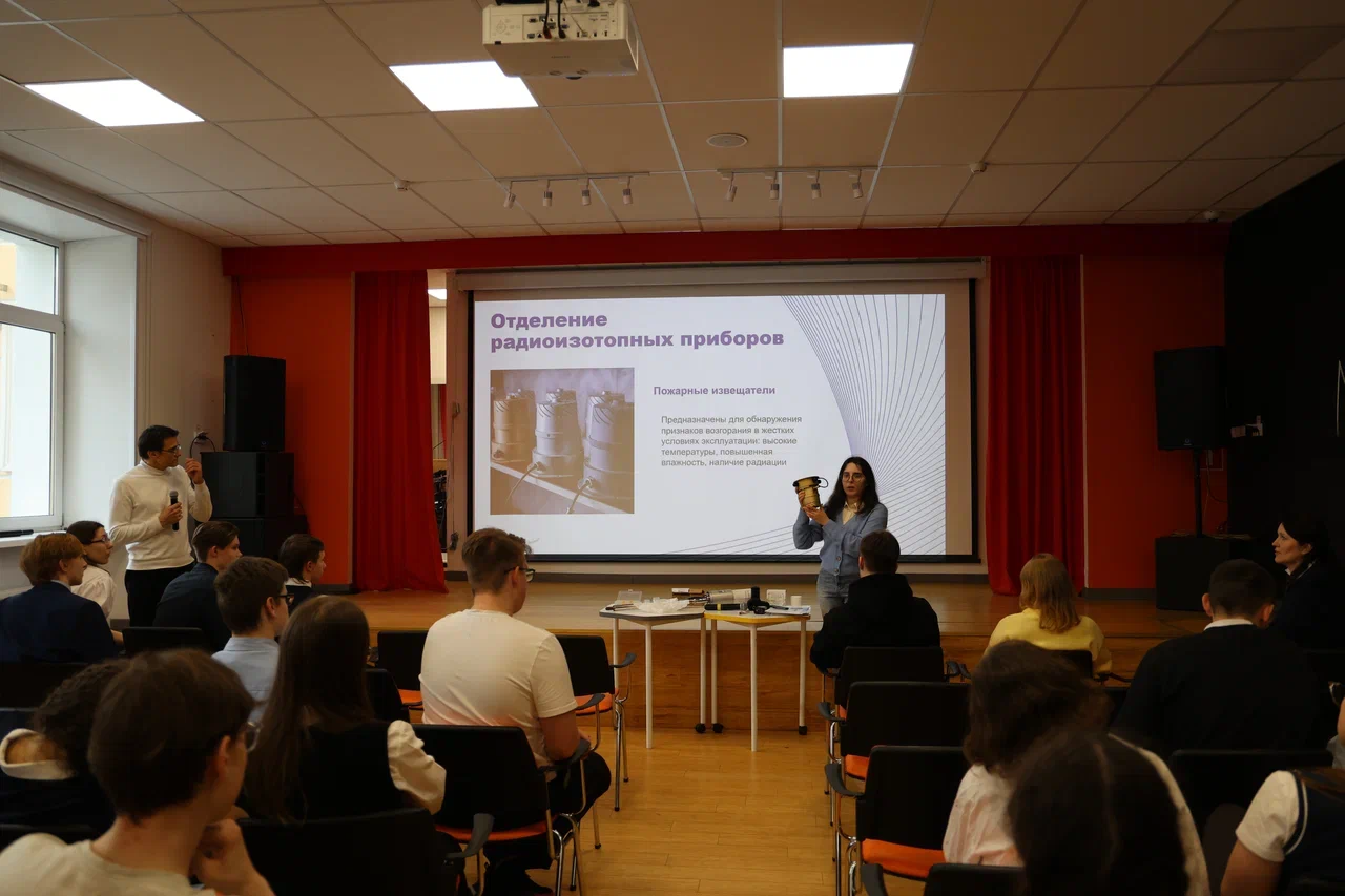 Cотрудники АО "ИФТП" посетили Физико-математический лицей имени академика В.Г. Кадышевского.