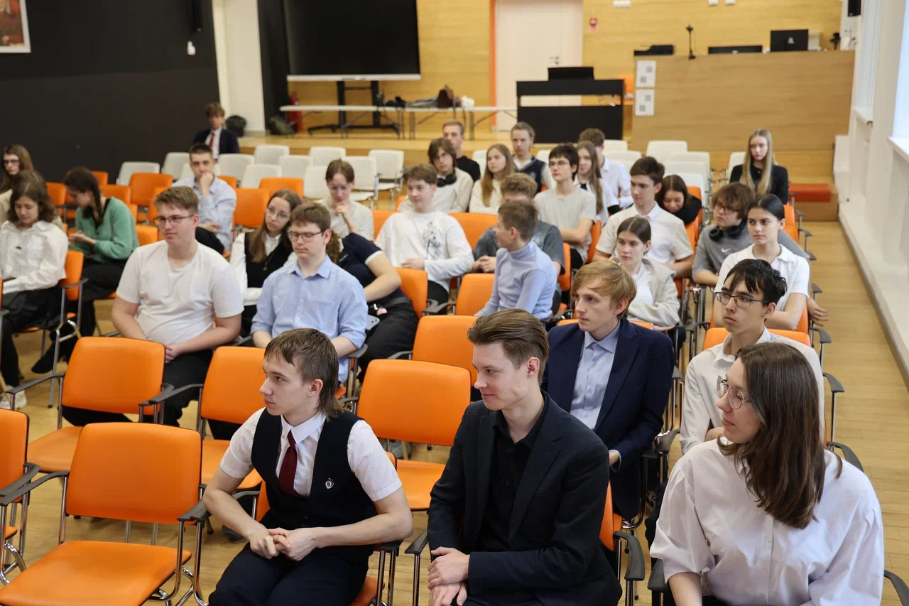 Cотрудники АО "ИФТП" посетили Физико-математический лицей имени академика В.Г. Кадышевского.