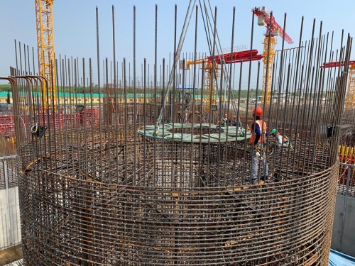 На стройплощадке энергоблока №2 АЭС «Руппур» (Бангладеш) установлен каркас шахты и закладная «ловушки расплава»